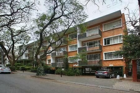 Modern Apartment In Rosebank Йоханнесбург Экстерьер фото