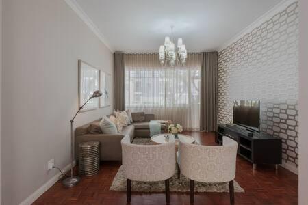 Modern Apartment In Rosebank Йоханнесбург Экстерьер фото