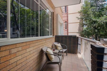 Modern Apartment In Rosebank Йоханнесбург Экстерьер фото