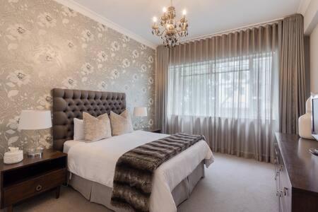 Modern Apartment In Rosebank Йоханнесбург Экстерьер фото